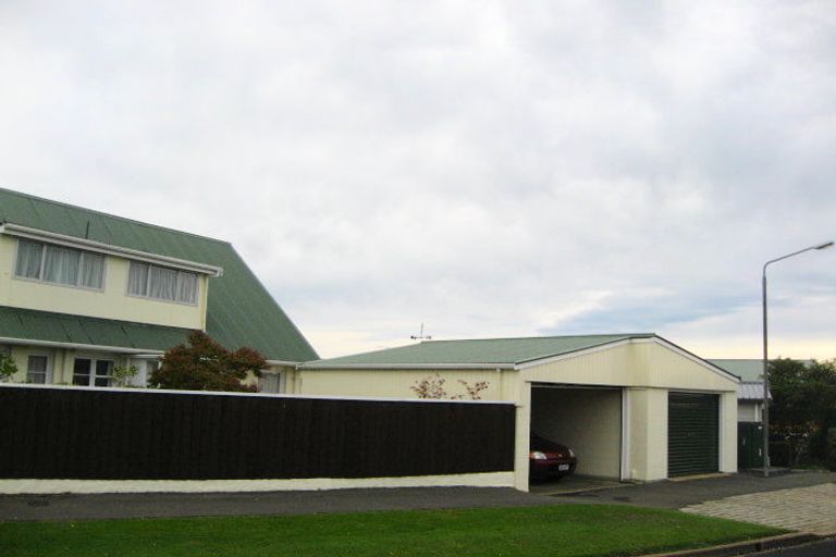 Photo of property in 11 Walton Park Avenue, Fairfield, Dunedin, 9018