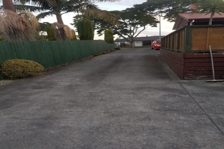 Photo of property in 6 Gardone Terrace, Conifer Grove, Takanini, 2112