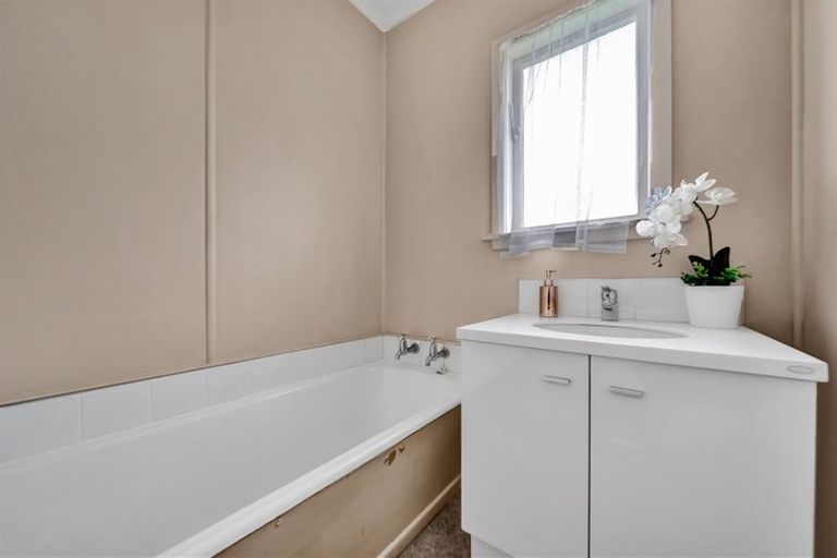 Photo of property in 2/15a Sole Avenue, Bell Block, New Plymouth, 4312