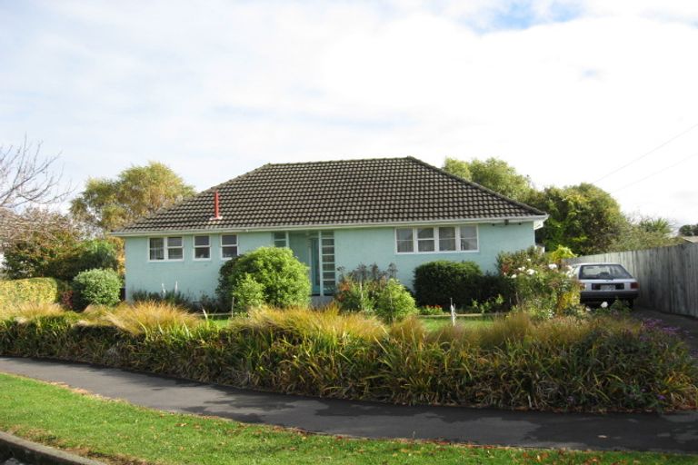 Photo of property in 6 Cone Place, Northcote, Christchurch, 8052