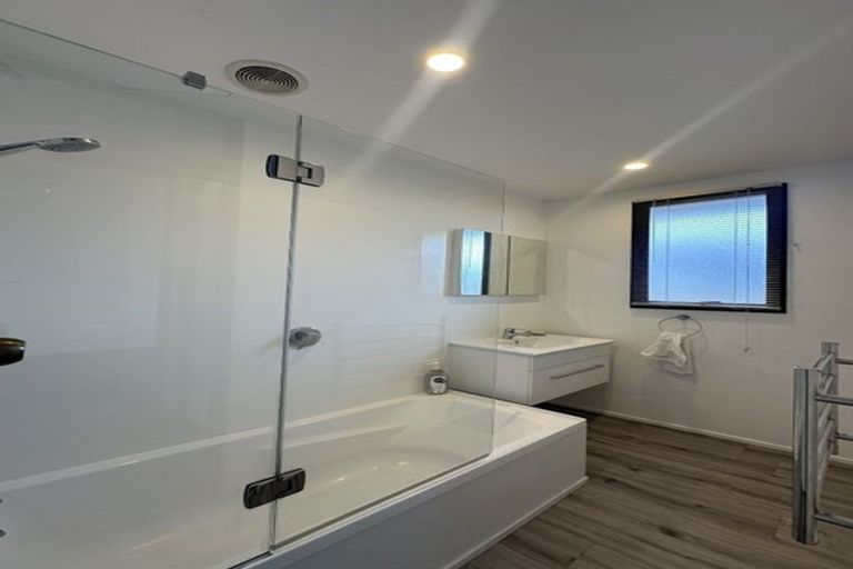 Photo of property in 2/8 Marinich Drive, Ranui, Auckland, 0612