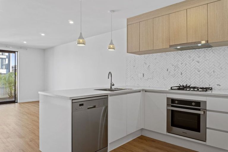 Photo of property in 117 Tarapuka Road, Westgate, Auckland, 0814