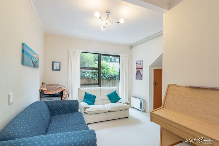 Photo of property in 2a Tiniroa Grove, Silverstream, Upper Hutt, 5019