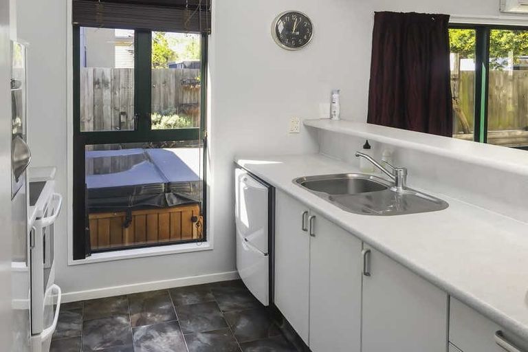 Photo of property in 2/106 Elizabeth Street, Riccarton, Christchurch, 8041