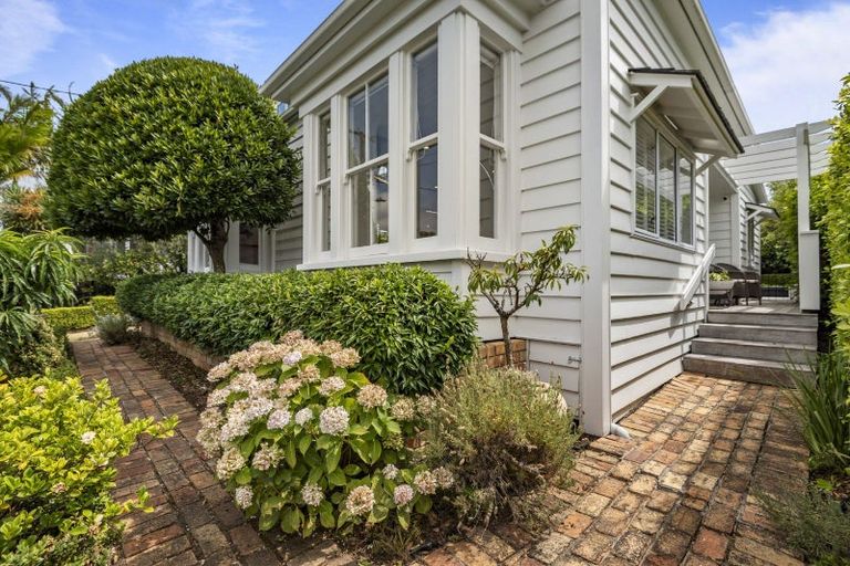 Photo of property in 74 Princes Street, Northcote Point, Auckland, 0627