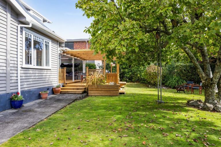 Photo of property in 77 Govett Avenue, Frankleigh Park, New Plymouth, 4310