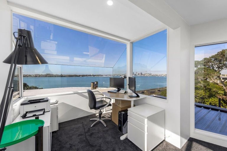 Photo of property in 2/81 Sylvan Avenue, Northcote, Auckland, 0627