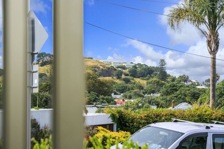 Photo of property in 3/103 Vauxhall Road, Narrow Neck, Auckland, 0624
