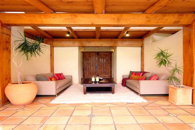 Photo of property in 9 Laingrange Place, Laingholm, Auckland, 0604