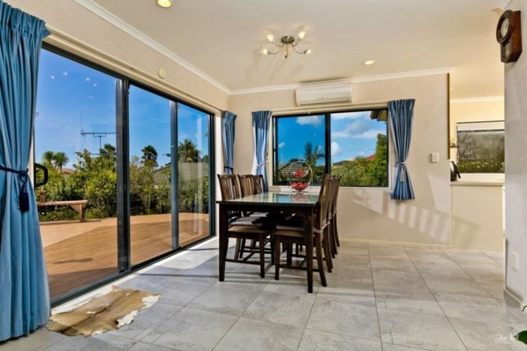 Photo of property in 48 Waldorf Crescent, Orewa, 0931