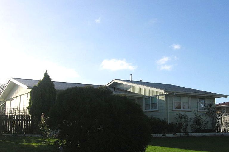 Photo of property in 42 Stillwater Place, Westbrook, Palmerston North, 4412