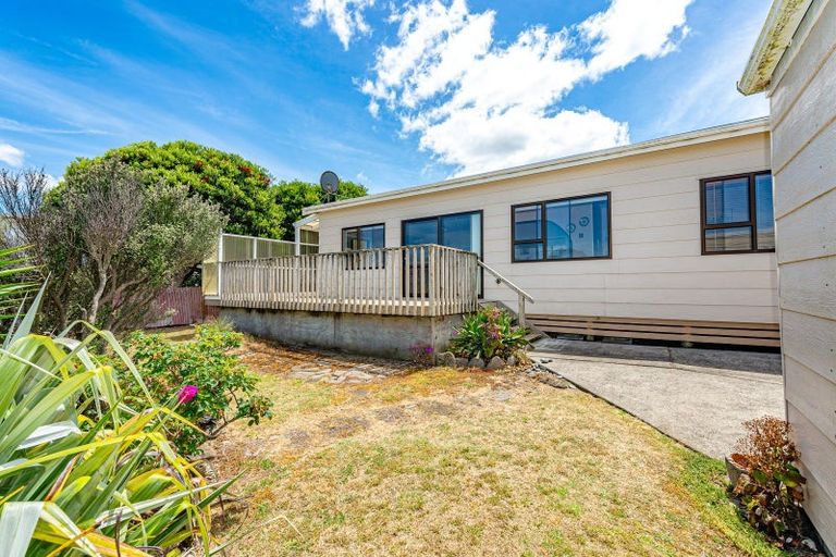 Photo of property in 13 Okiwa Terrace, Waiinu Beach, Whanganui, 4588