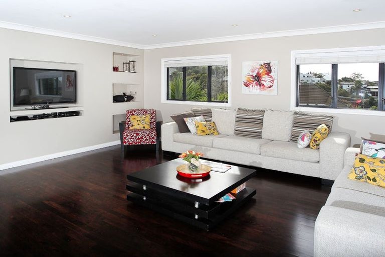 Photo of property in 2 Bellbird Rise, Murrays Bay, Auckland, 0630