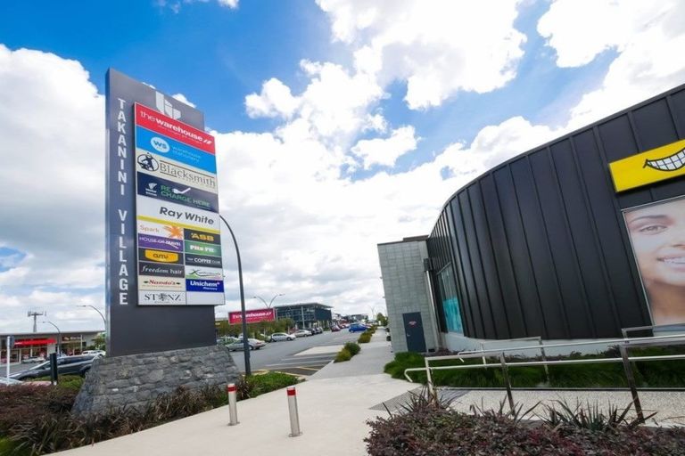 Photo of property in 2 Braeburn Place, Takanini, 2112