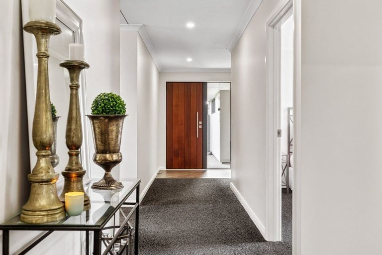 Photo of property in 3 Saint Heliers Grove, Fitzherbert, Palmerston North, 4410