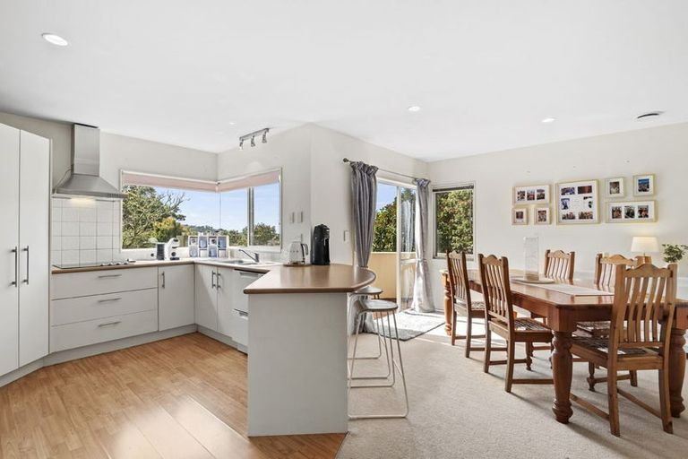 Photo of property in 8 Greenleaf Way, Northcross, Auckland, 0630