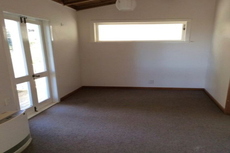 Photo of property in 29 Island Bay Road, Beach Haven, Auckland, 0626