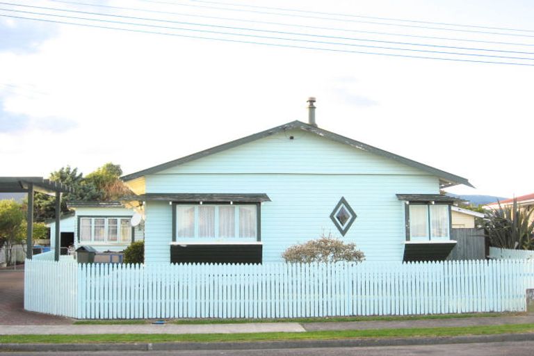 Photo of property in 8 Dittmer Street, Otaki, 5512