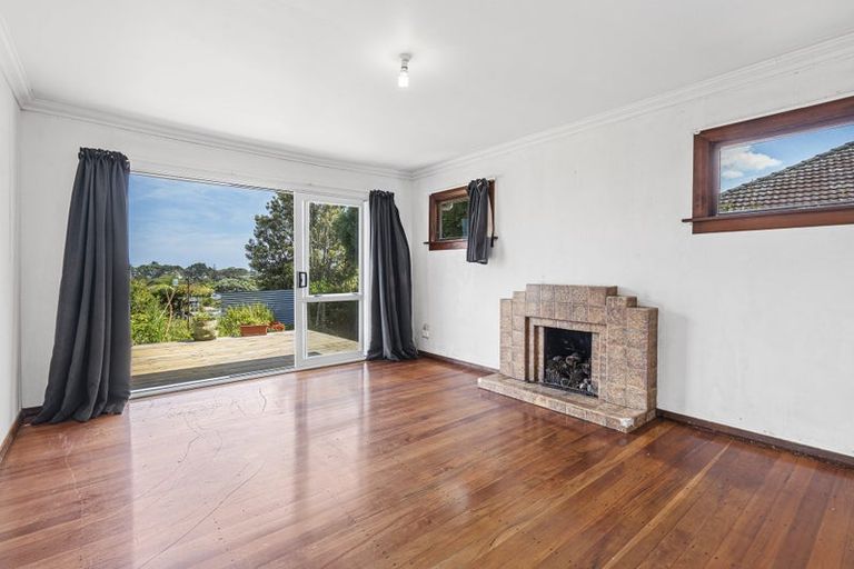 Photo of property in 35 Queens Road, Glen Avon, New Plymouth, 4312
