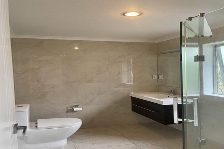 Photo of property in 40 Corricvale Way, Northcross, Auckland, 0630