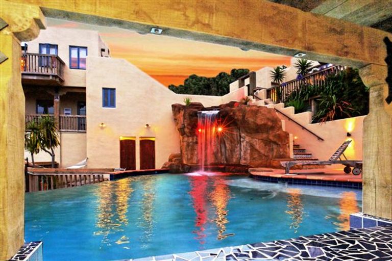 Photo of property in 9 Laingrange Place, Laingholm, Auckland, 0604