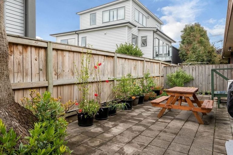 Photo of property in 2/140 Bucklands Beach Road, Bucklands Beach, Auckland, 2012