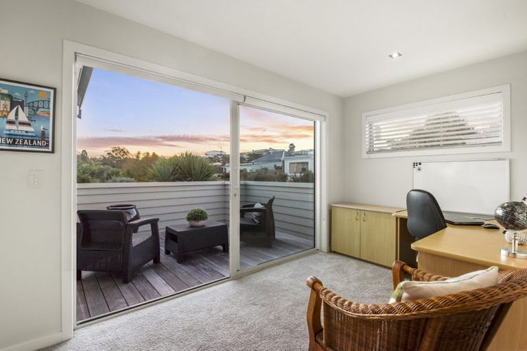 Photo of property in 1/11 Pullum Street, Birkenhead, Auckland, 0626