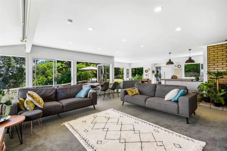 Photo of property in 1100a Whangaparaoa Road, Tindalls Beach, Whangaparaoa, 0930