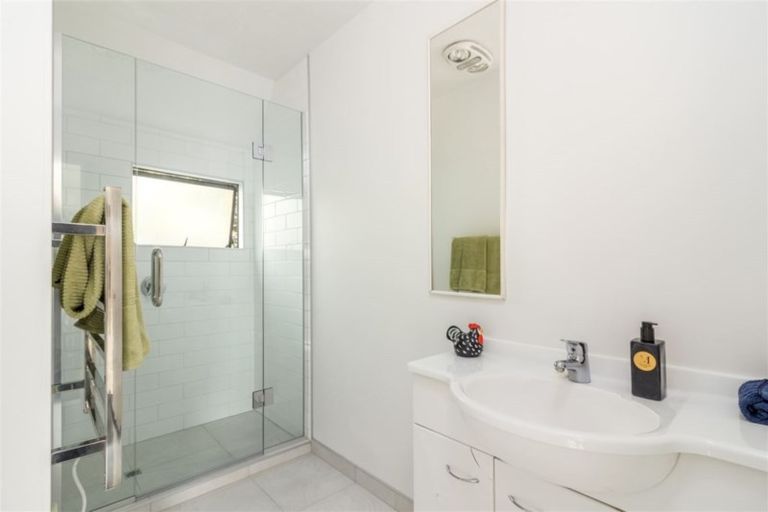 Photo of property in 2b Coles Place, St Albans, Christchurch, 8014