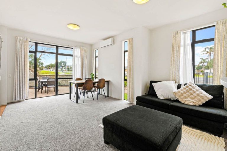 Photo of property in 83/2 Armoy Drive, East Tamaki, Auckland, 2016