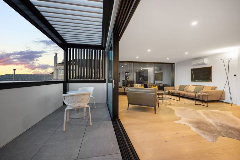 Photo of property in 314a Hurstmere Road, Takapuna, Auckland, 0622