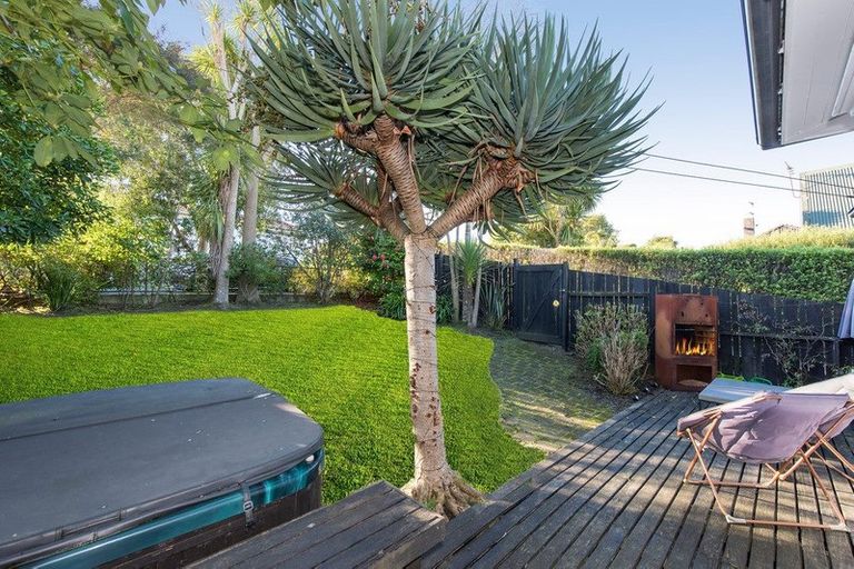 Photo of property in 12 Sefton Avenue, Grey Lynn, Auckland, 1021