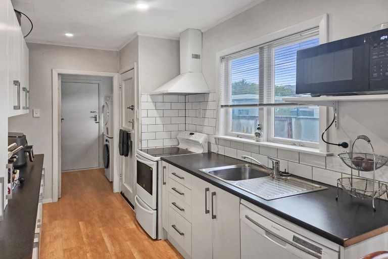 Photo of property in 27 Russell Road, Wainuiomata, Lower Hutt, 5014