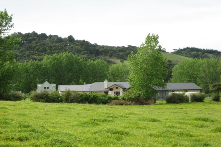 Photo of property in 822 Old North Road, Waimauku, 0882