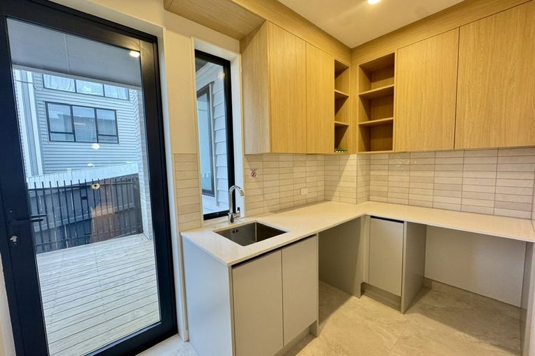 Photo of property in 23 Kerekin Drive, Oteha, Auckland, 0632