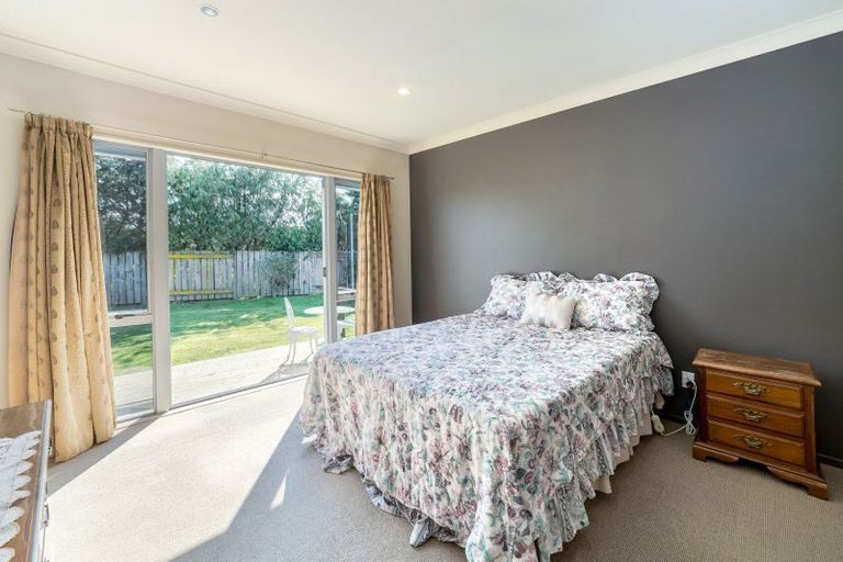 Photo of property in 5 Awhina Drive, Greytown, 5712