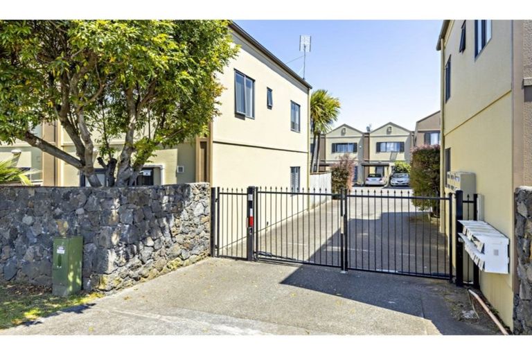 Photo of property in 5v Dryden Place, Mount Wellington, Auckland, 1051