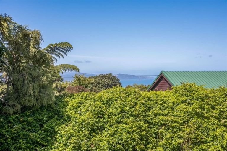 Photo of property in 46 Pekanga Road, Normandale, Lower Hutt, 5010