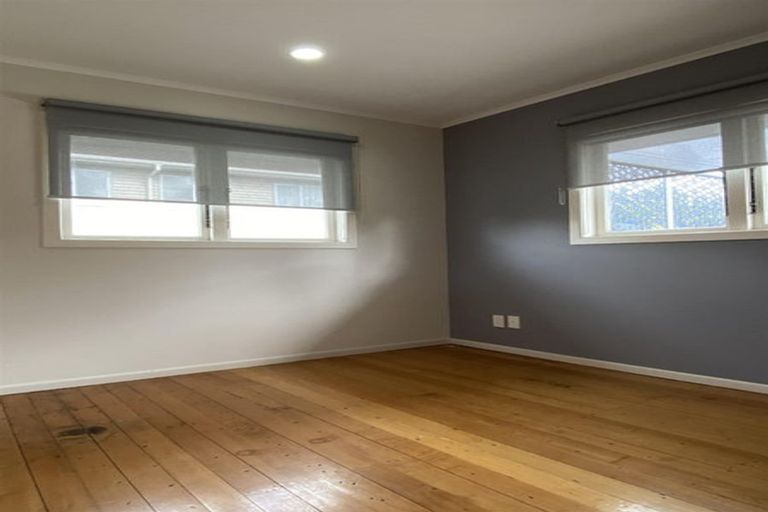 Photo of property in 7 Cornwall Street, Te Atatu South, Auckland, 0610