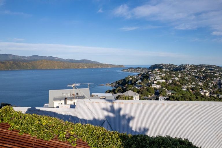 Photo of property in 174 Nevay Road, Karaka Bays, Wellington, 6022