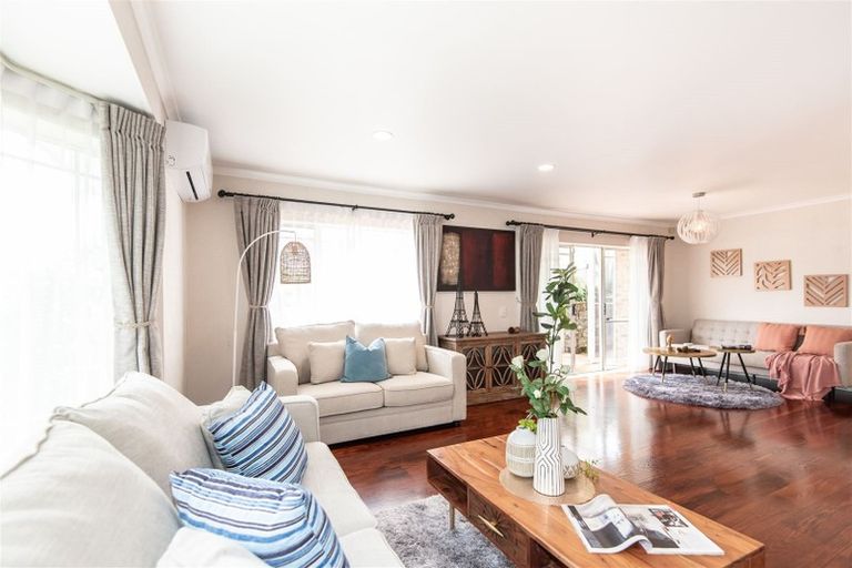 Photo of property in 18 Santa Ana Drive, Dannemora, Auckland, 2016