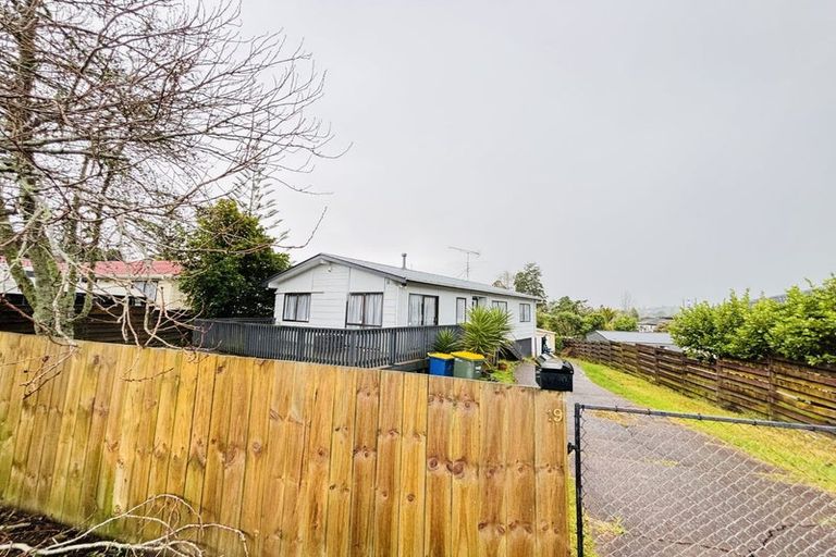 Photo of property in 19 Coey Place, Glen Eden, Auckland, 0602
