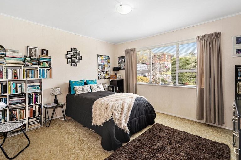 Photo of property in 3/1 Bodi Place, Te Atatu South, Auckland, 0610