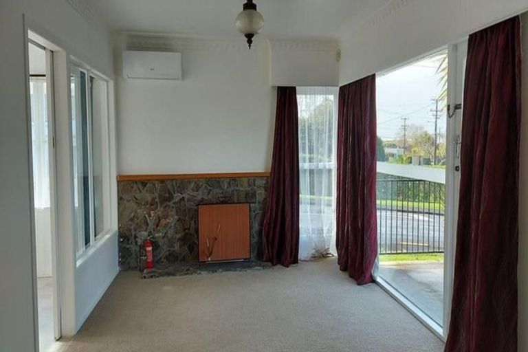 Photo of property in 72 Tiroroa Avenue, Te Atatu South, Auckland, 0610