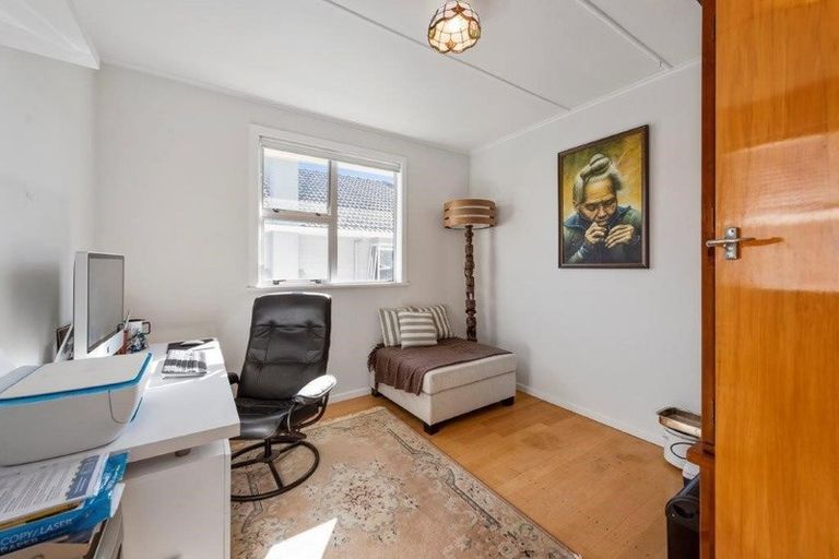 Photo of property in 34 Pitau Road, Mount Maunganui, 3116