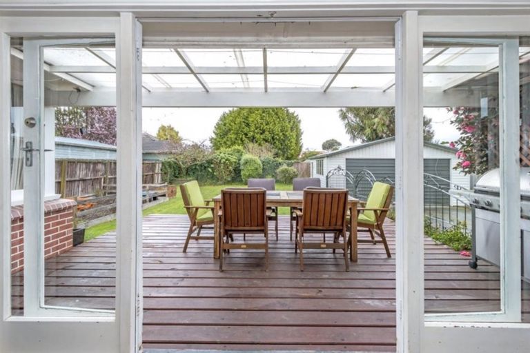 Photo of property in 90 Kendal Avenue, Burnside, Christchurch, 8053