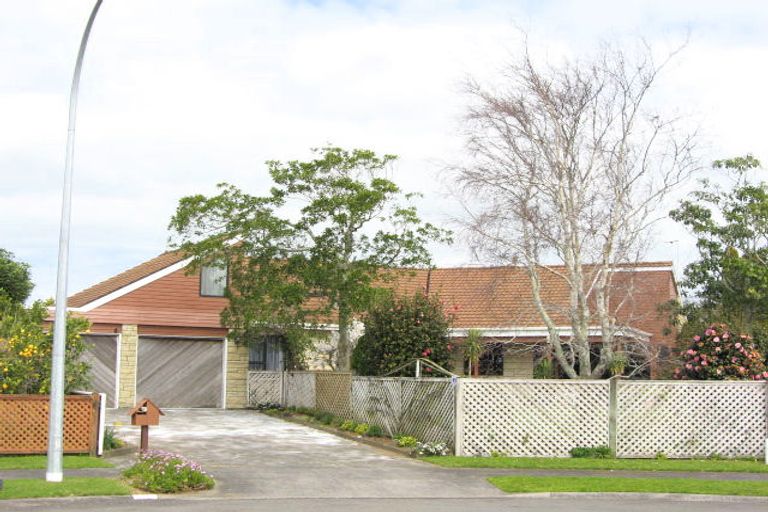 Photo of property in 11 Tamati Place, Merrilands, New Plymouth, 4312