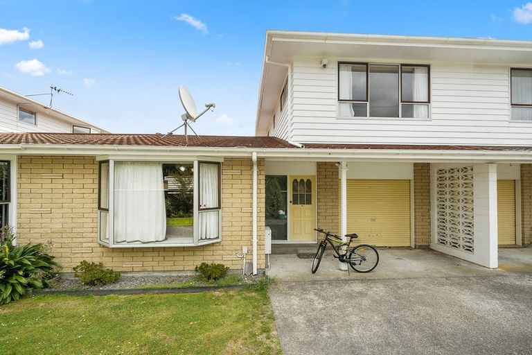 Photo of property in 2/964 High Street, Avalon, Lower Hutt, 5011