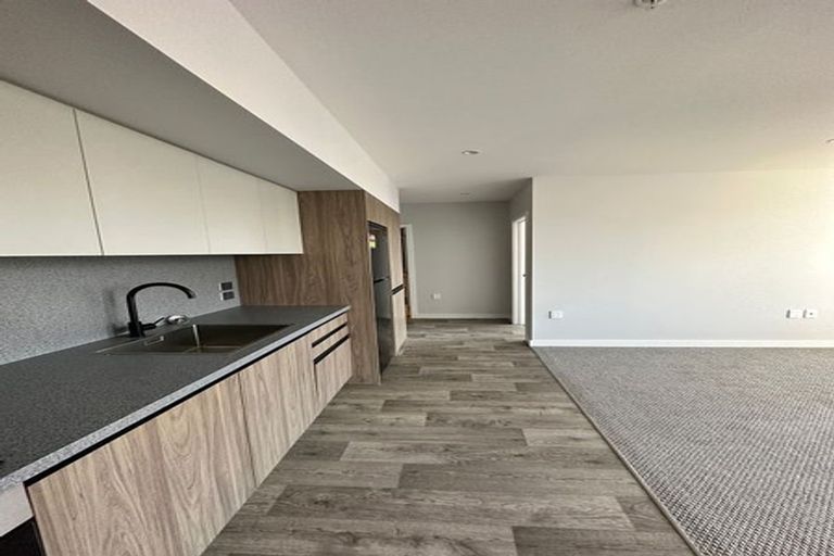 Photo of property in Unit 106,l1, 106/14 Laings Road, Hutt Central, Lower Hutt, 5010