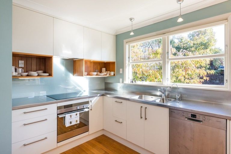 Photo of property in 5 Viscount Place, West End, Palmerston North, 4412